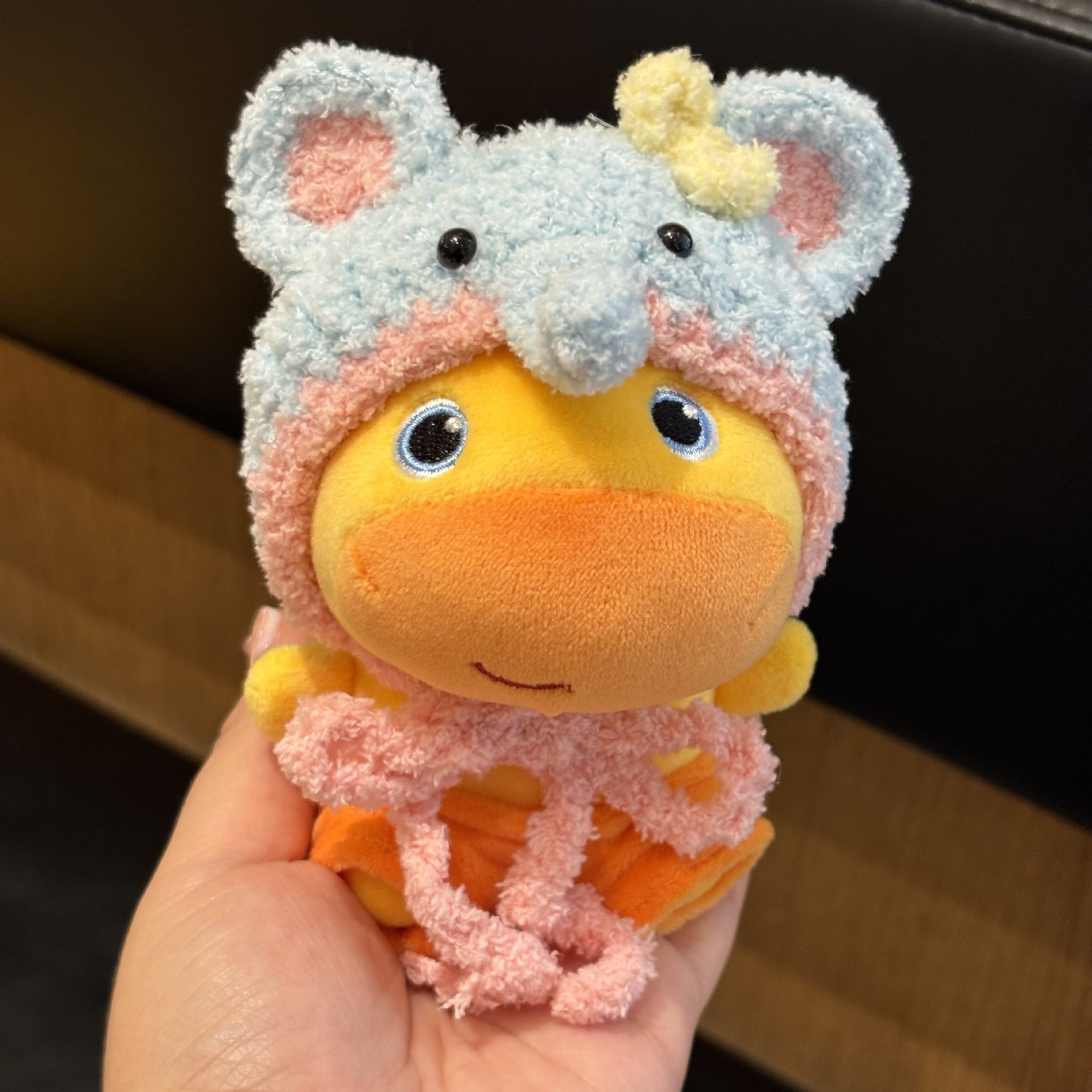 Little elephant model-sitting lulu