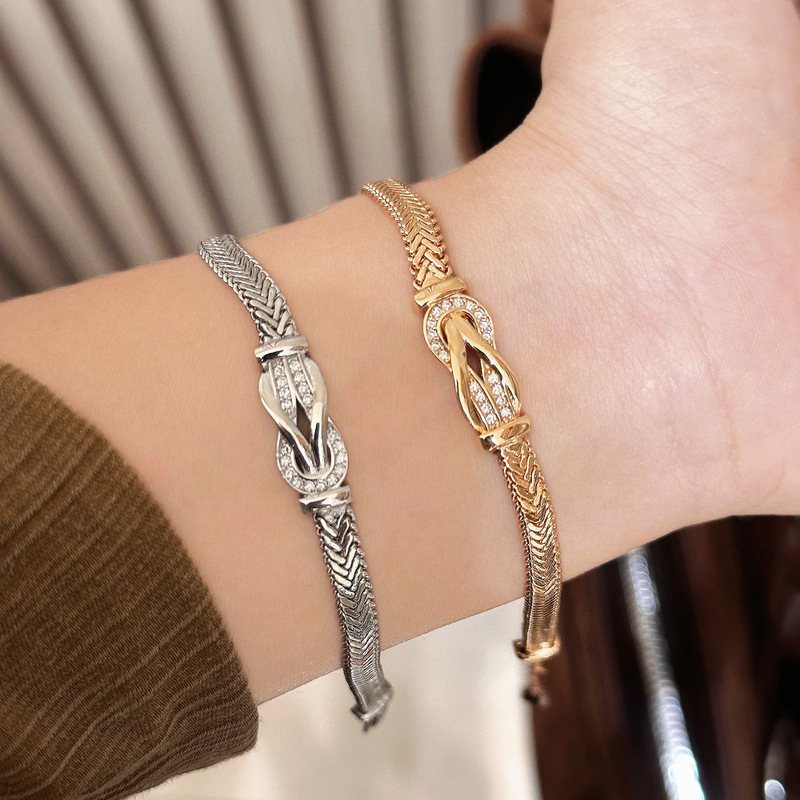 Xiaohongshu Sells Horse Hoof Buckle Bracelets for Women, Elegant Classic Style, Light Luxury Woven Hand Jewelry, Niche and Unique Bracelets Xiaohongshu Sells Horse Hoof Buckle Bracelets for Women, Elegant Classic Style, Light Luxury Woven Hand Jewelry, Niche and Unique Bracelets