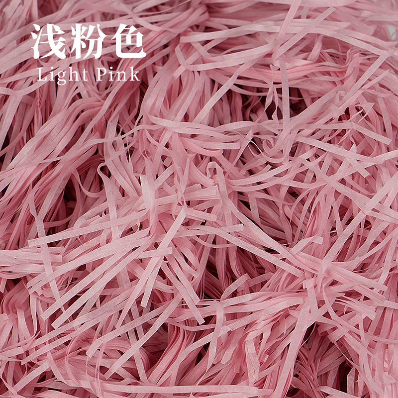 светло-розовая рафия;