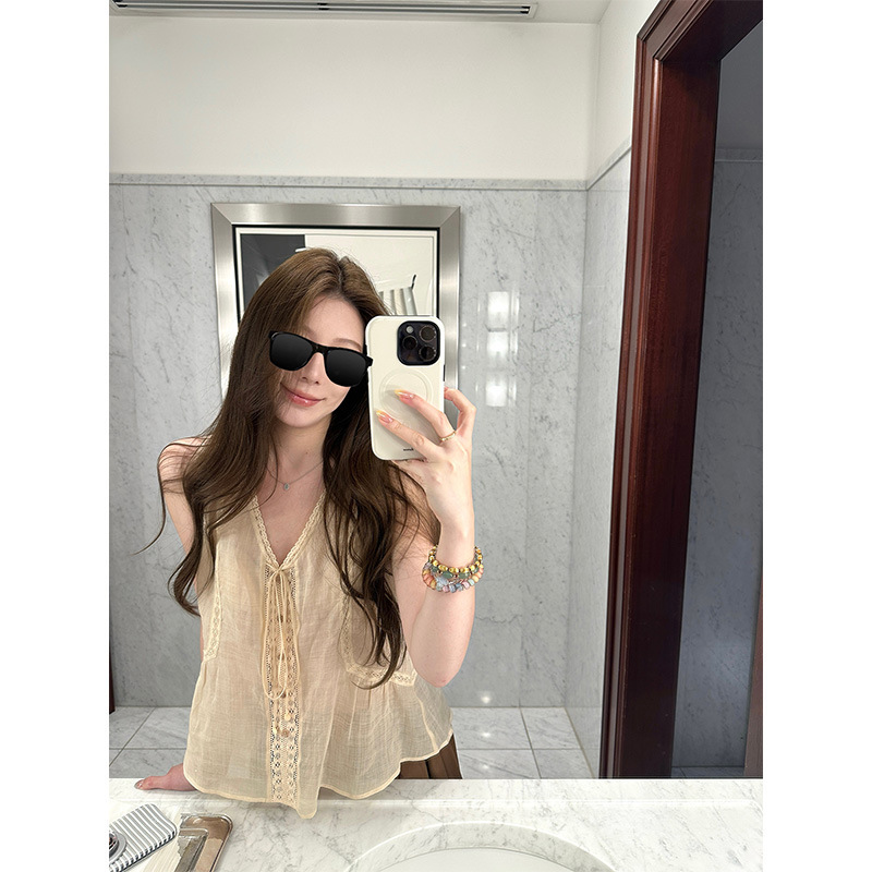 Butterfly Treasure Bamboo Wood Button Shell Bell Lace Sleeveless Tank Top with Design Sense for Women in Summer