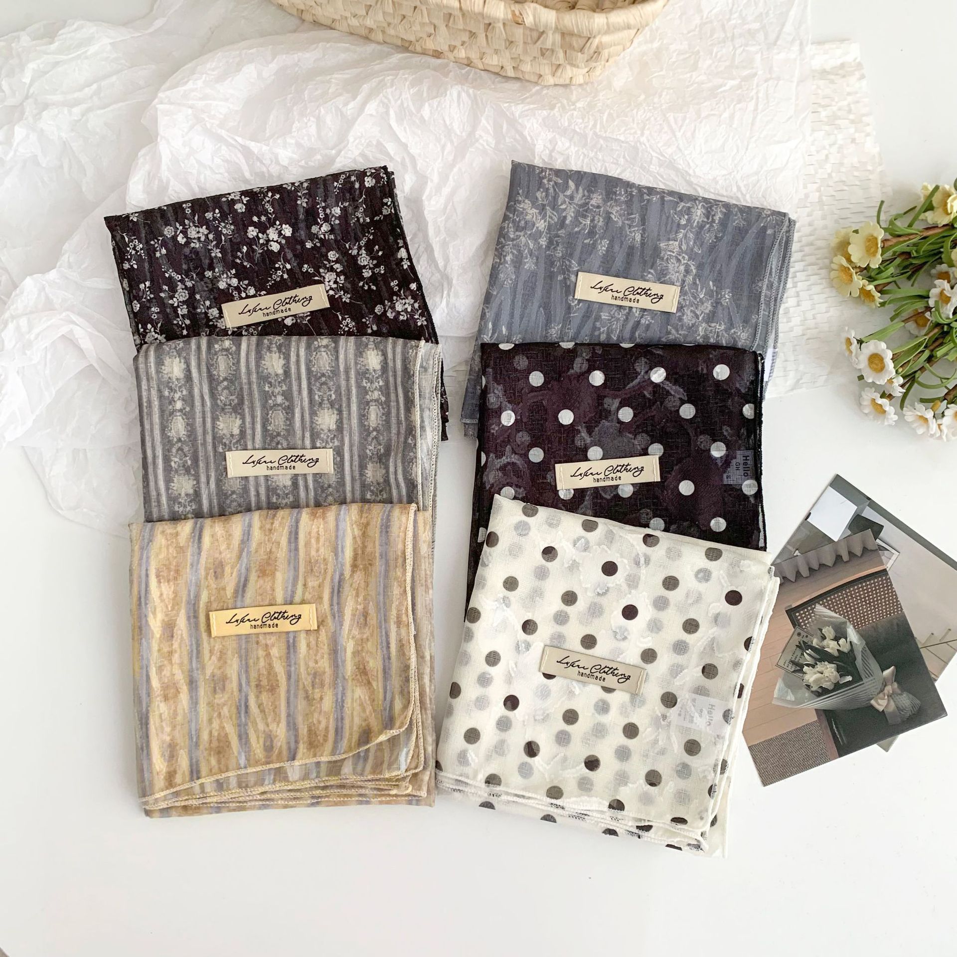 Bufanda de seda, bufanda cuadrada pequeña, sentido de alta gama, sentido de la atmósfera de todo fósforo coreano, pañuelo fino de primavera y verano, accesorios para el cabello pastoral femenino de verano