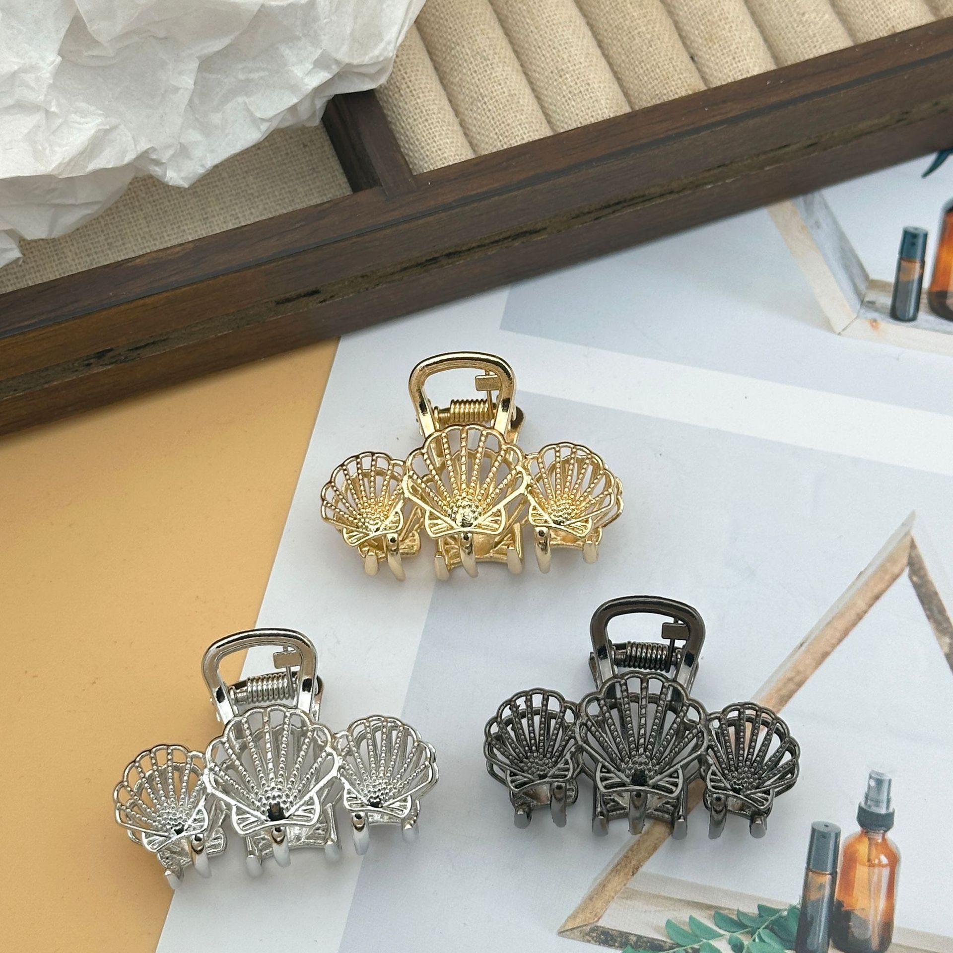 18g Weight IG Style Marine Style Women's Shell Metal Plating Hollow Out Hair Claws