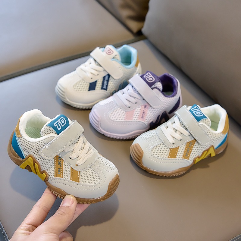 2026 primavera nueva moda transpirable zapatos de corrida de malla zapatos deportivos para niños zapatos de niñas al aire libre un cabello