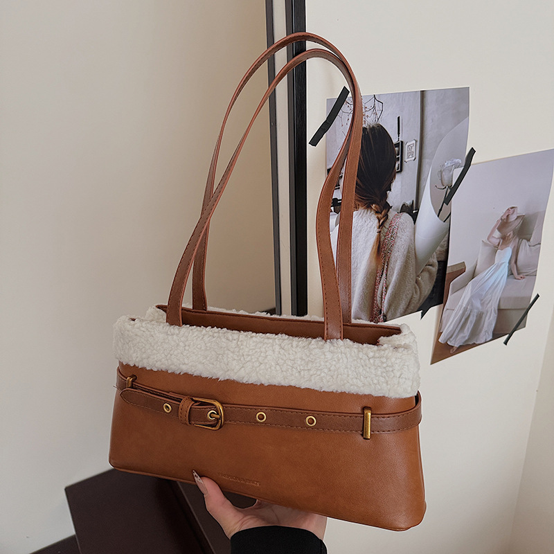 Otoño y invierno coreano bolsos de peluche de alta calidad para mujeres de viaje bolsos de hombro bajo la axila 2025 nuevo bolso de moda universal