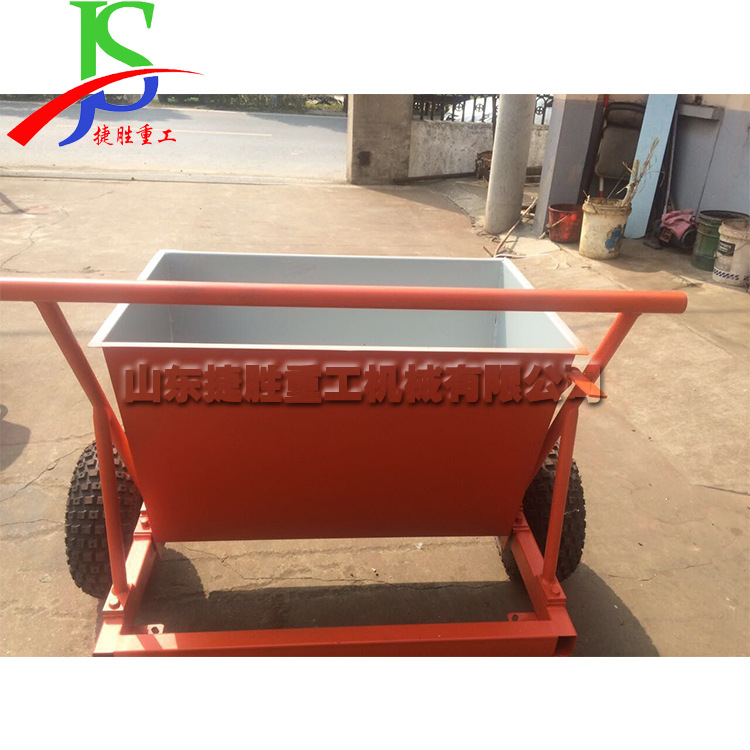 小型手推式充砂机 运动场地草坪冲砂梳草机 圆筒形毛刷滚动梳草机