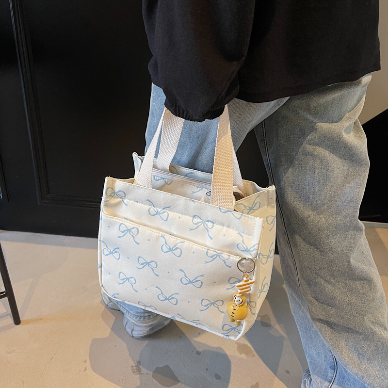 Wholesale fashion bento bag new daily lightweight handbag Korean version high-quality travel and business versatile handbag