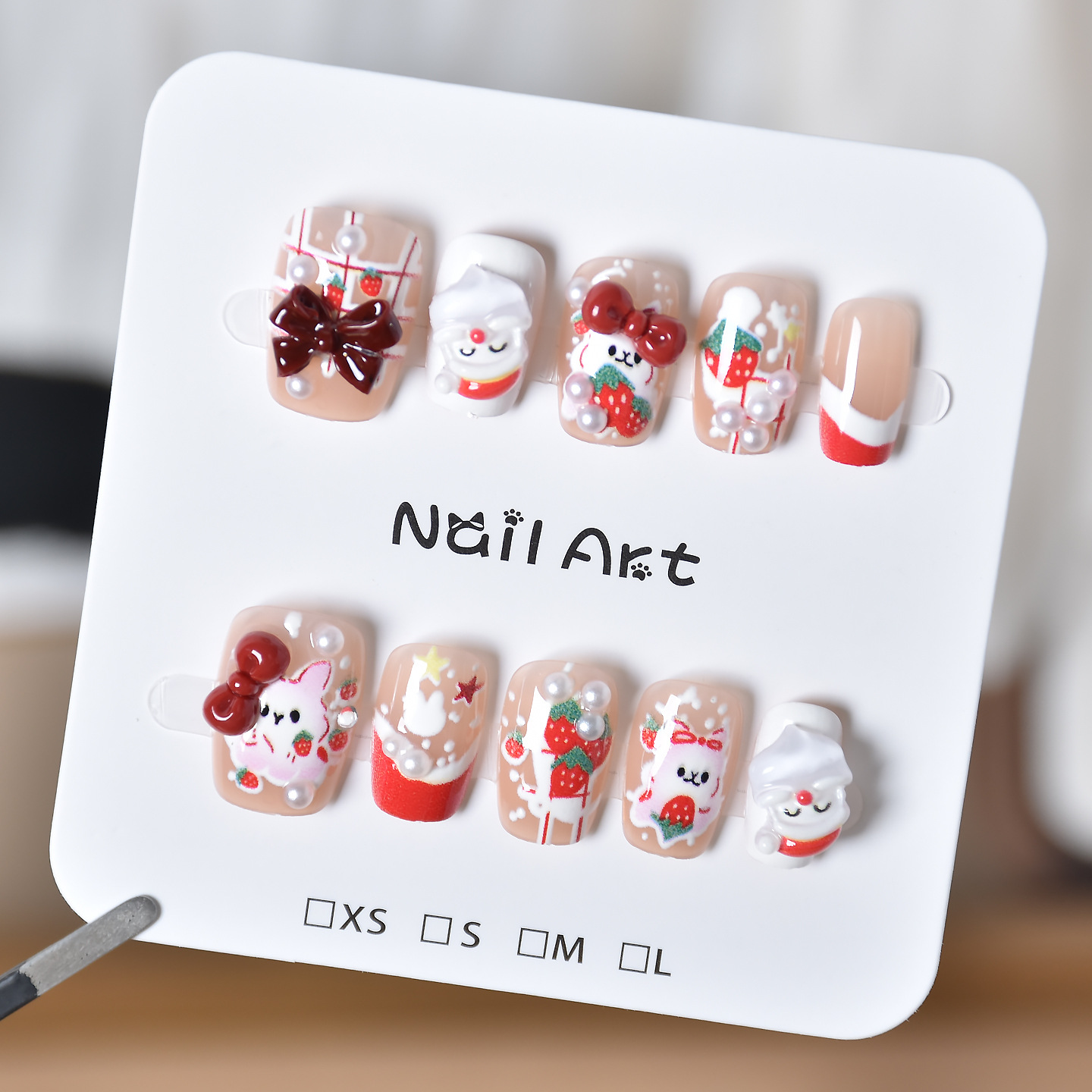 Papá Noel estereoscópico encantador usaba un arco blanco rojo de manicure, productos terminados de manicure desmontables cortos
