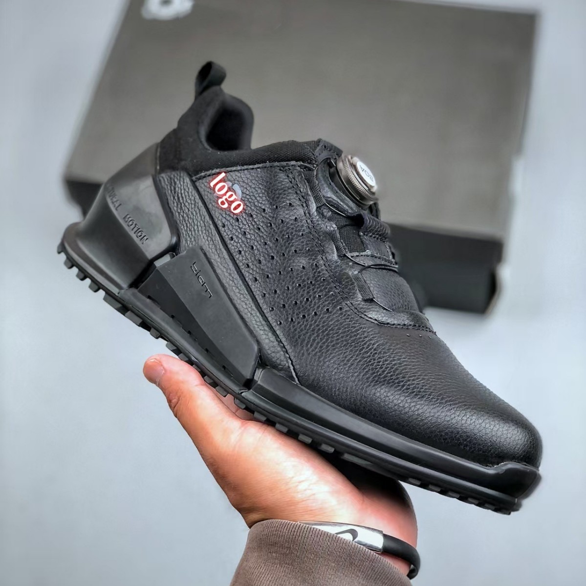 Guangdong-Made Export Genuine Leather Men's Hiking and Mountaineering Shoes, Sports and Leisure Wear-Resistant, Non-Slip Low-Top Shoes, Knob Buckle Trendy Shoes