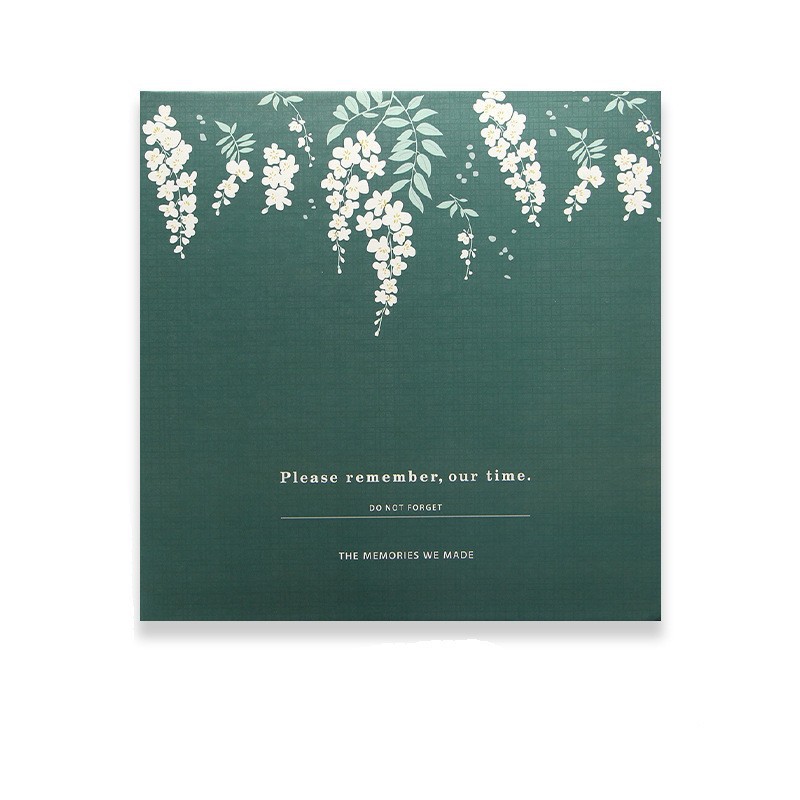 진한 파란색 등나무 꽃