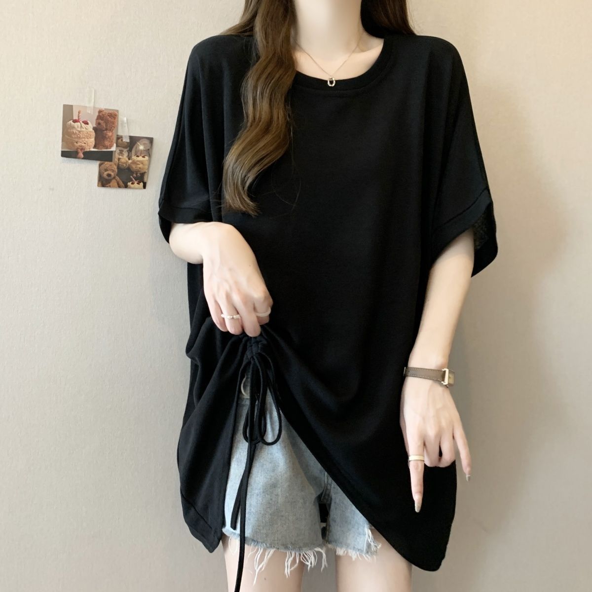 Camiseta de manga corta con cordón de diseño de gran tamaño para mujer verano 2024 nuevo estilo suelto y delgado mm exterior top femenino ins