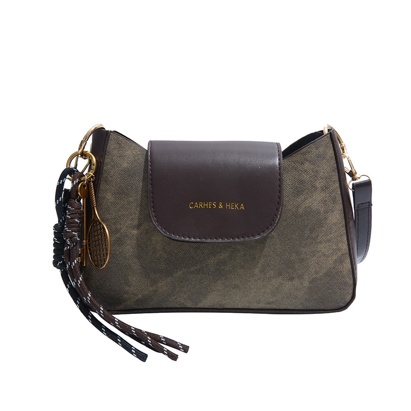 Textura de mujer mochila casual 2025, nuevo paquete de hombro de moda de primavera coreana simple empalme bolso debajo de la axila