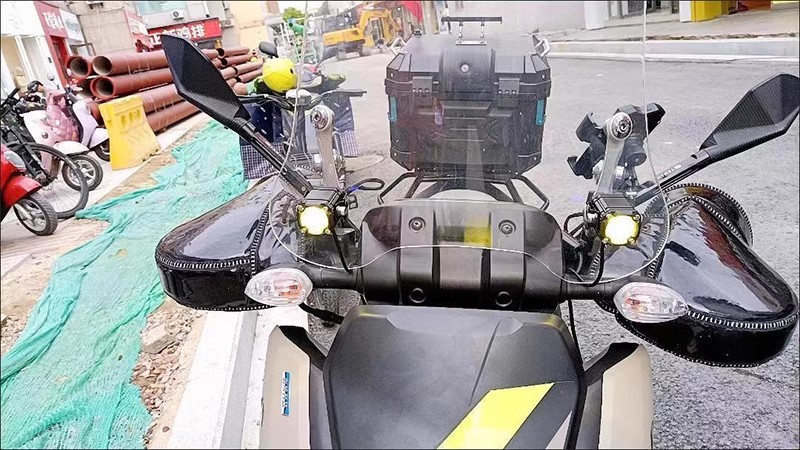 Motorcycle LED Spotlight Blast Flash Paving Road Near and Far Electric Vehicle Super Bright Light Tricycle External 12V85V Headlight