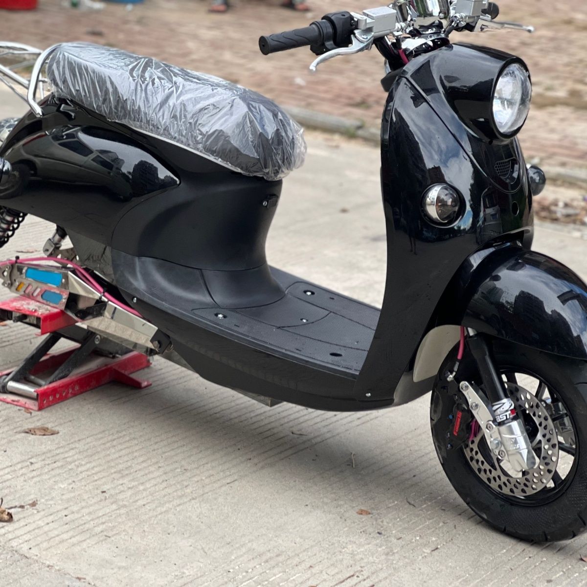 Source factory goods electric motorcycle electric car turtle king turtle five stainless steel no three integrated sealed warehouse frame group good delivery