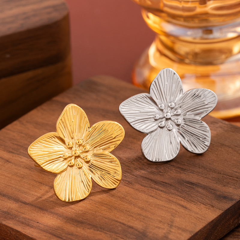 Flower Stainless Steel Open Ring, Titanium Steel Non-Fading Chrysanthemum Ring, Vacuum Electroplated Vintage Oil Pressure Ring Flower Stainless Steel Open Ring, Titanium Steel Non-Fading Chrysanthemum Ring, Vacuum Electroplated Vintage Oil Pressure Ring
