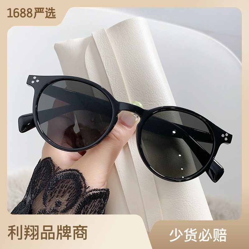 Small round sunglasses with rice nails f...
