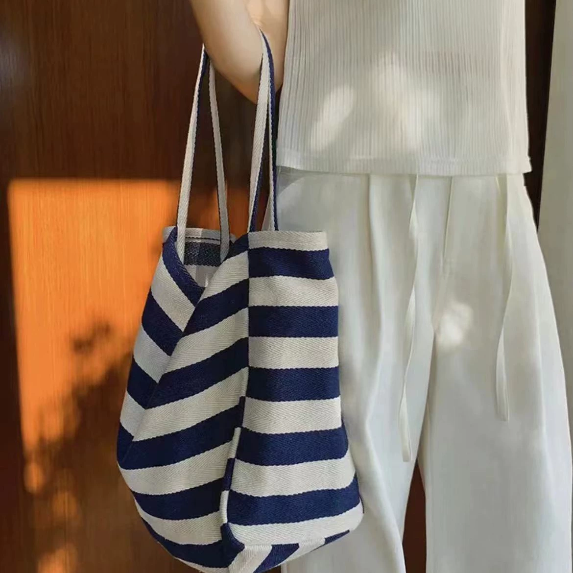 Плечевая сумка, вместительная модная Tote, коллекция 2023 — multicolor варианты (Black / Blue)
