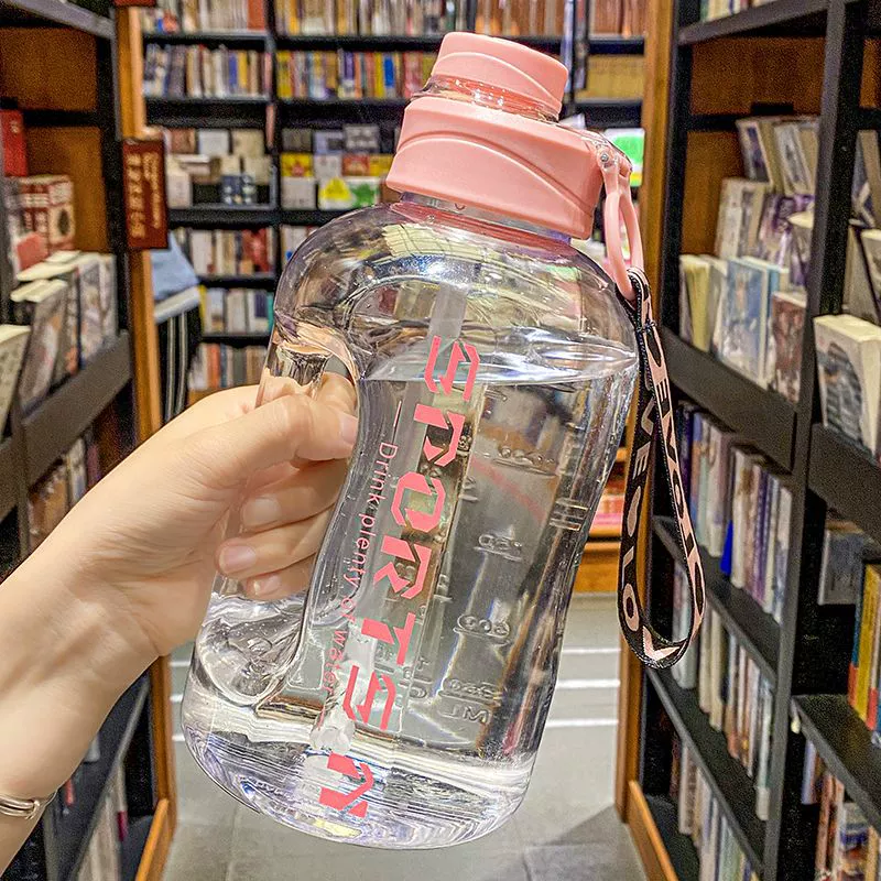 Модная бутылка для воды большой емкости, портативный летний спортивный кувшин для воды с защитой от падения для фитнеса на открытом воздухе для студентов мужского и женского пола.