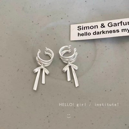 Ballet Girl Pure White Bow Earrings for Girls, Ins Trendy, Elegant, Sweet, Unconventional, High-end, No Piercing Ear Bone Clips