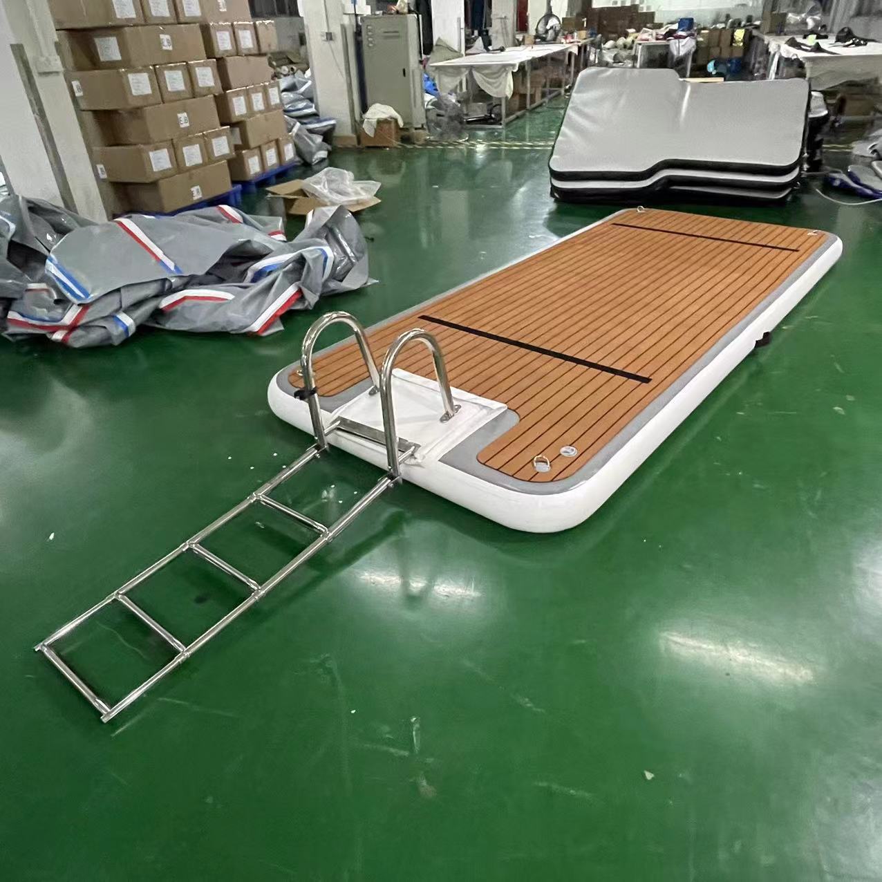 Mesa de pesca inflable sobre el agua Float