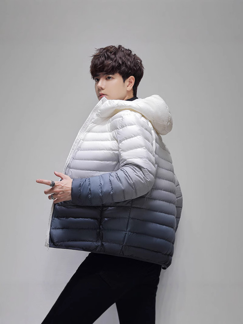 Marca de 90 vello chaqueta de plumón ligera hombre invierno collar encapuchado moda chaqueta caliente corta delgada color gradiente
