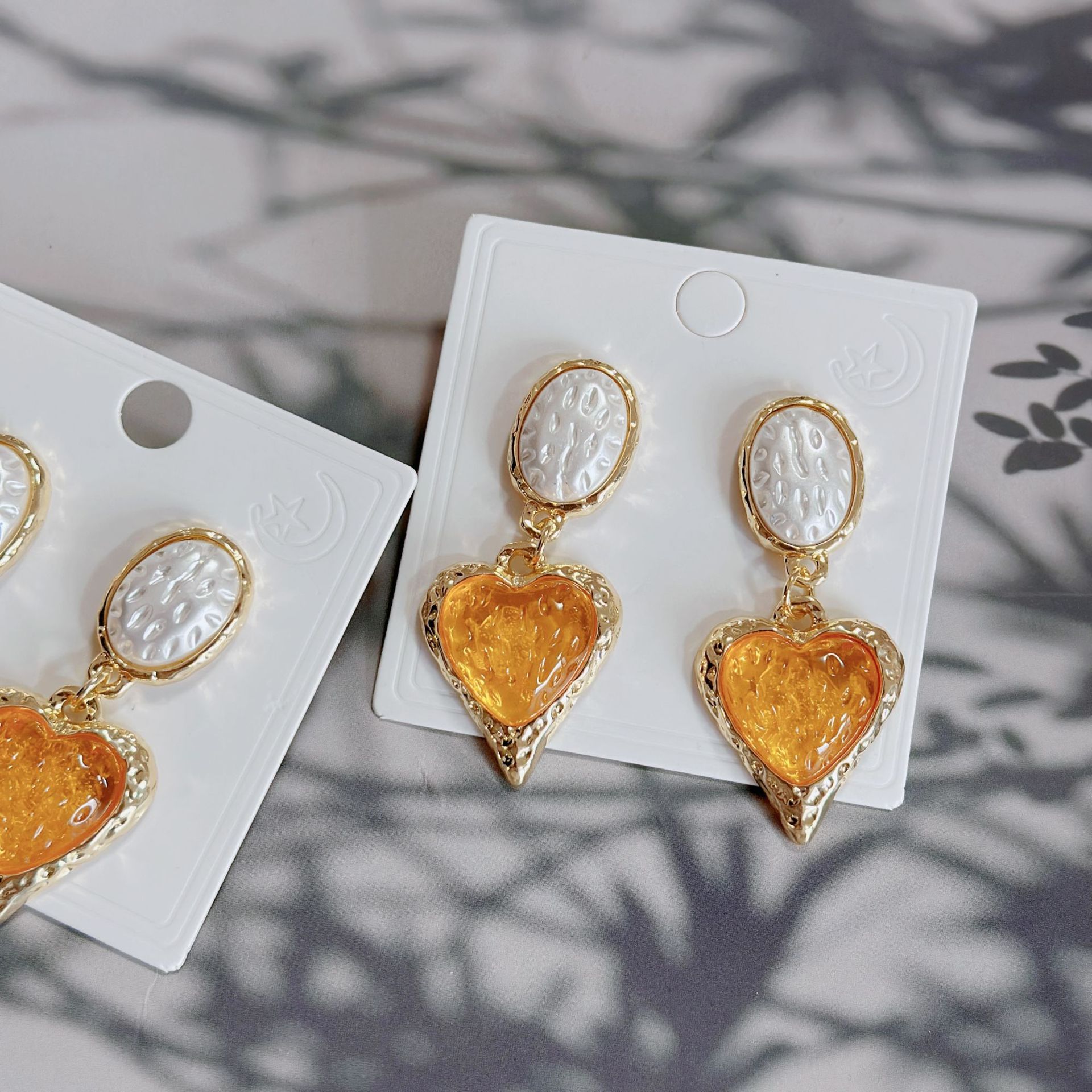 24g Weight Alloy Ear Needle Material Drop Earrings Classification 1 Pair Quantity Banquet, Daily, Party Occasion Alloy Material Heart Shape Pattern Women's Gender Casual, Retro Style 1 Pair Casual Retro Heart Shape Alloy Drop Earrings 5