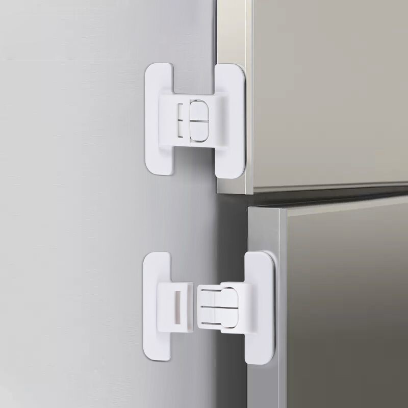 穴を開けないで通用型の閉扉器の冷蔵庫の扉を閉めます。|undefined