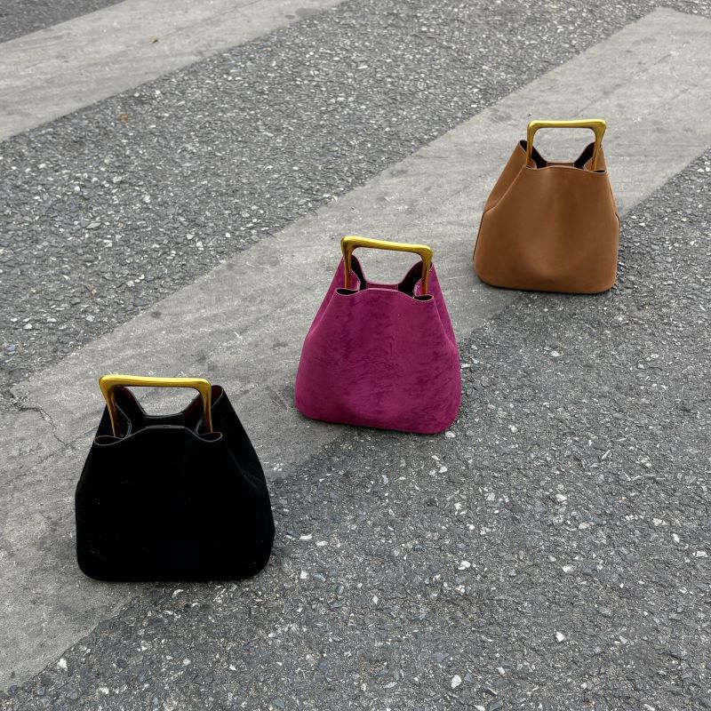 Rosarote Wildleder-Beuteltasche, lässig-schlicht, leicht luxuriös, mit Metallgriff, Damenhandtasche_voghion.com