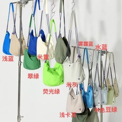 男女カップルのアウトドア機能が非常にシンプルでシワ感があります。