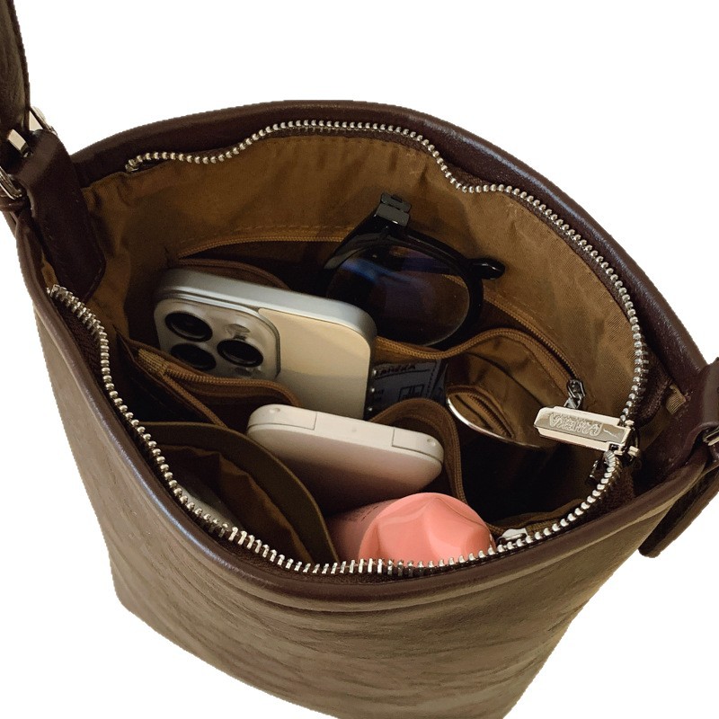 Bolsos de cubo de cera de alta calidad Otoño / Invierno de mujeres 2025 nuevo retro multifuncional bolso de hombro bolso de moda