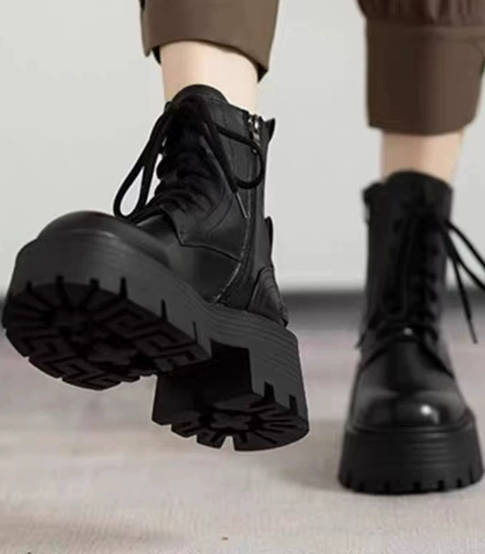 Толстая подошва, увеличенные сапоги Martin женский ins2024 осень и зима новый бархатный вафли, мотоциклетные сапоги с юбкой, короткие сапоги