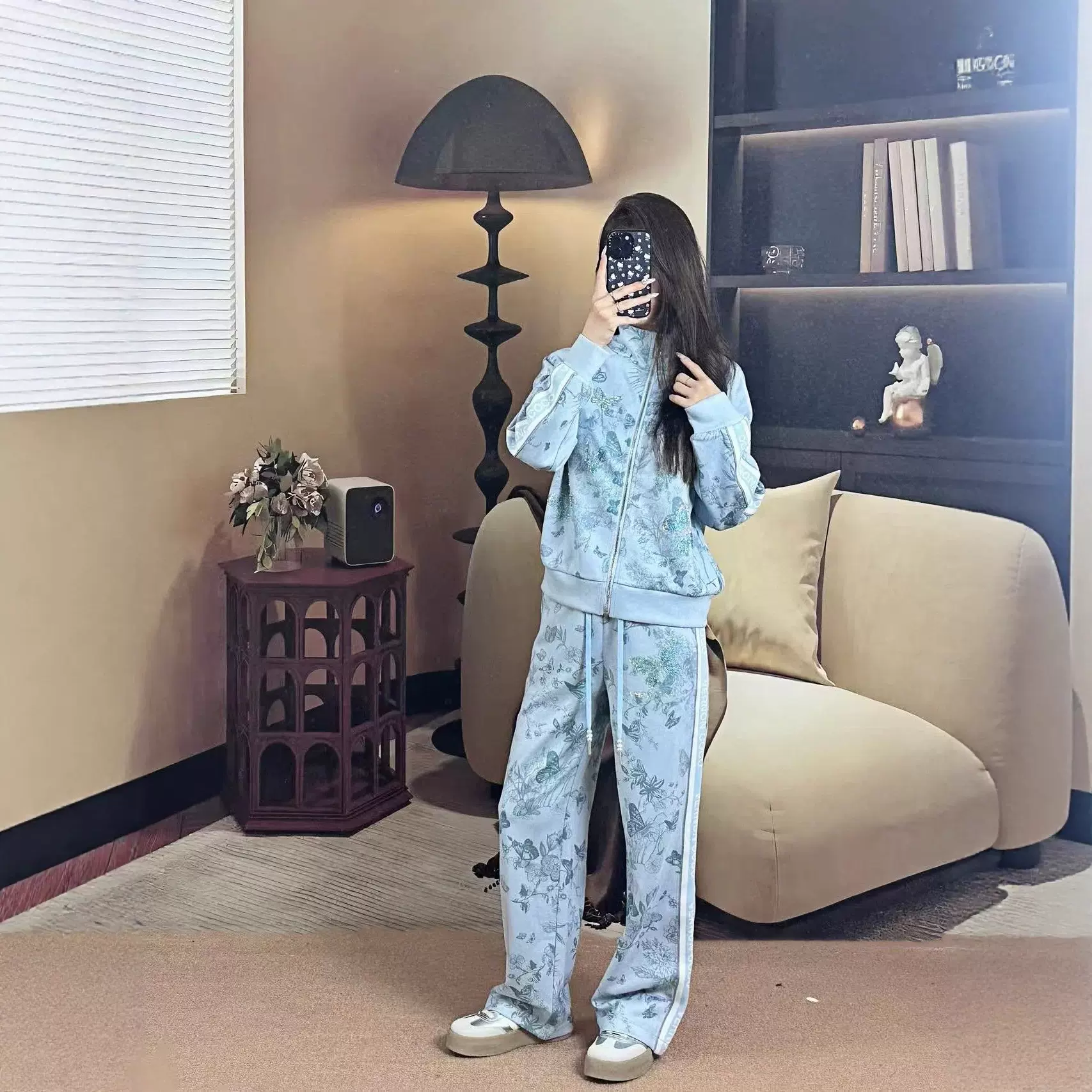 秋季套装俩件套高级感蝴蝶印花女装搭配一整套显年轻运动休闲套装