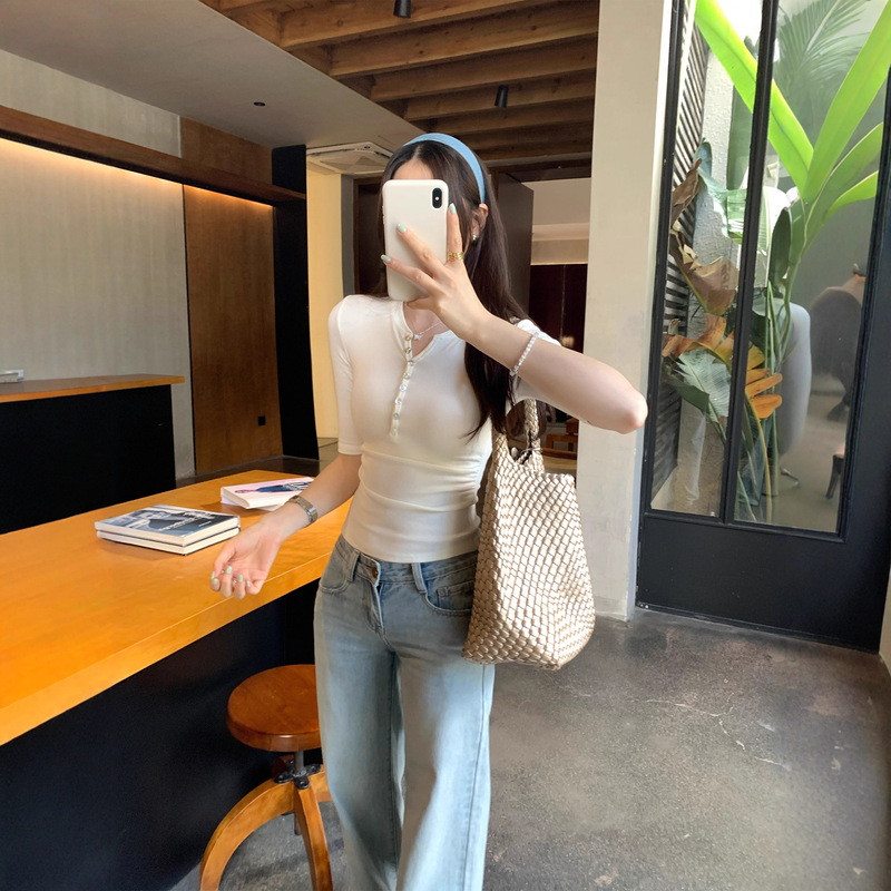 欧货别致咖色半排扣正肩中袖T恤女夏2025新款修身显瘦五分袖上衣|undefined