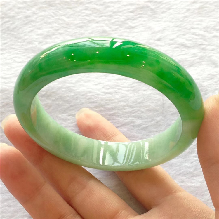 Natürliches burmesisches Typ-A-Jadeit-Armband, Jade-Armreif_voghion.com