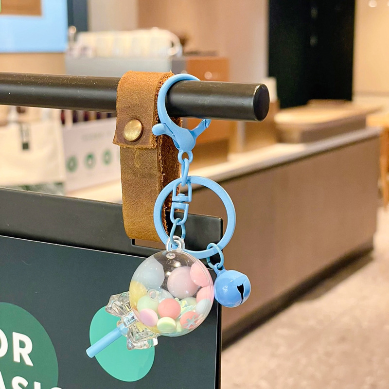 Caricatura en aceite líquido arena flotante botella mochila llavero delicado colgante accesorios accesorios máquina de muñecas pequeños regalos al por mayor