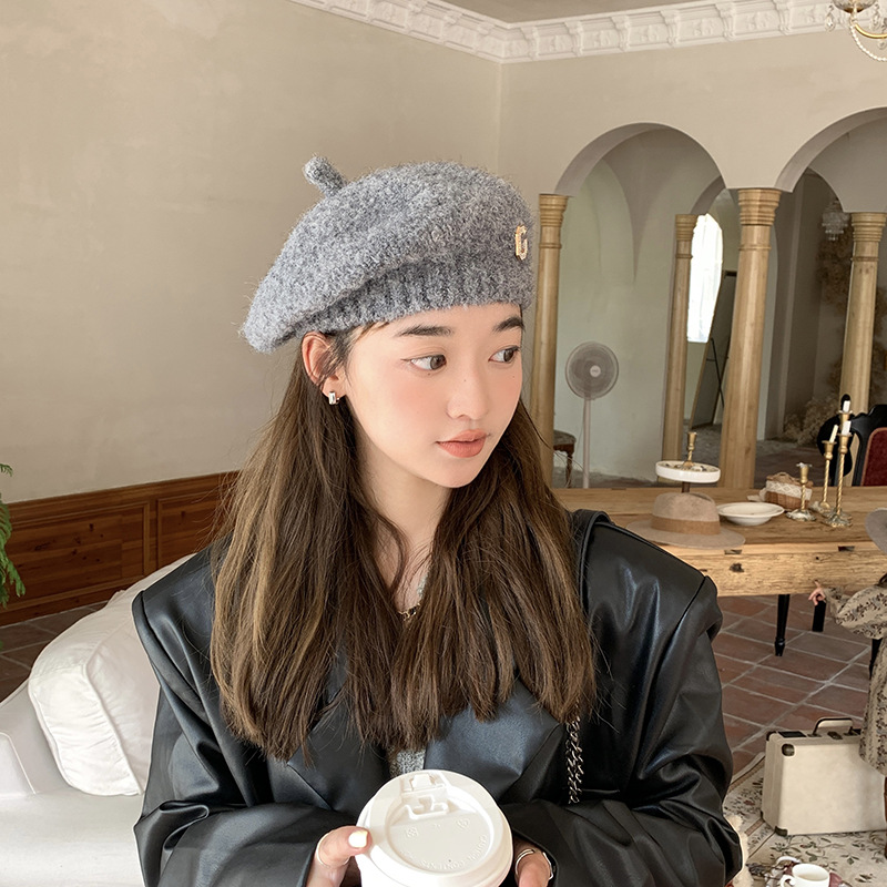 Neue japanische Plüsch-Malermütze, koreanische Version, modische und niedliche Strickmütze, Herbst und Winter, neue Damen-G-Label-warme Baskenmütze_voghion.com