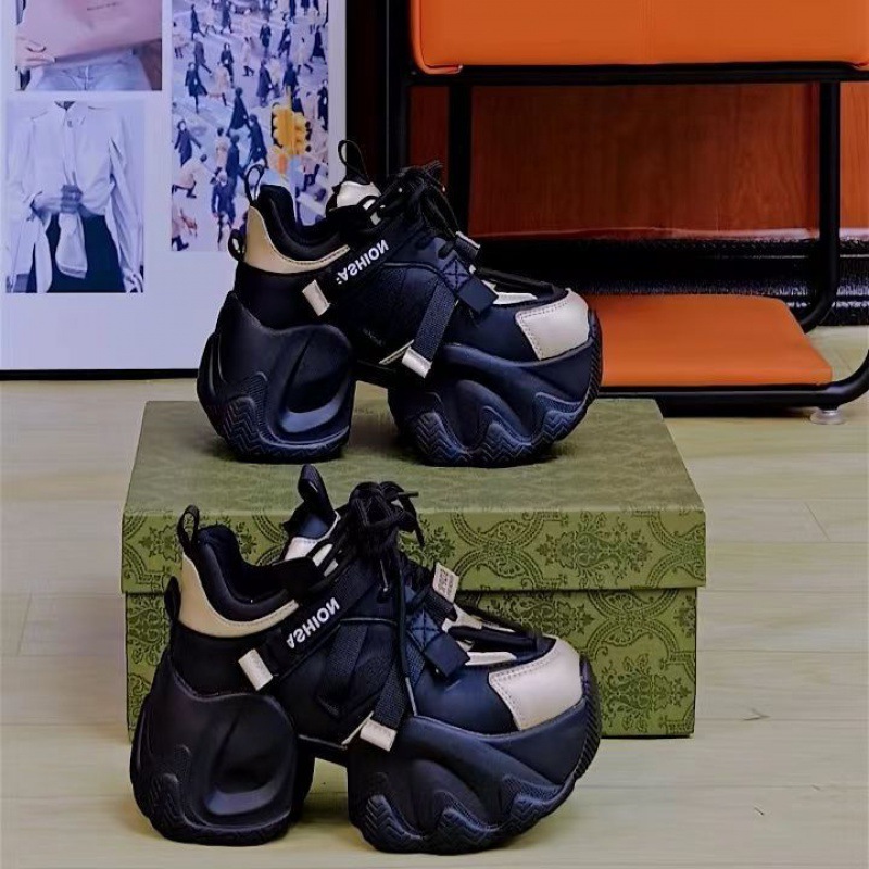 블랙과 골드의 이번 시즌 핫 아이템