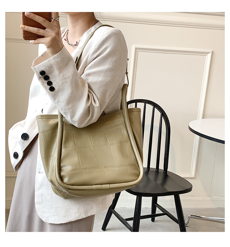 Wholesale Soft Surface Large-capacity Fashion Shoulder Tote Bag Nihaojewelry display picture 9