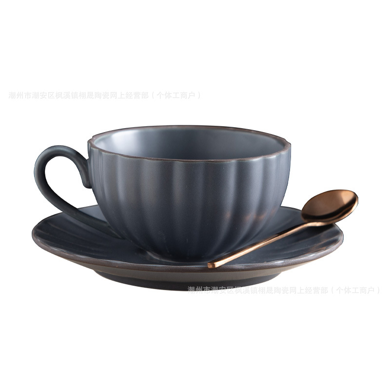 Cerámica vintage tazas de café y platos set hotel de la tarde tazas de té de flores en tazas de flores regalos al por mayor