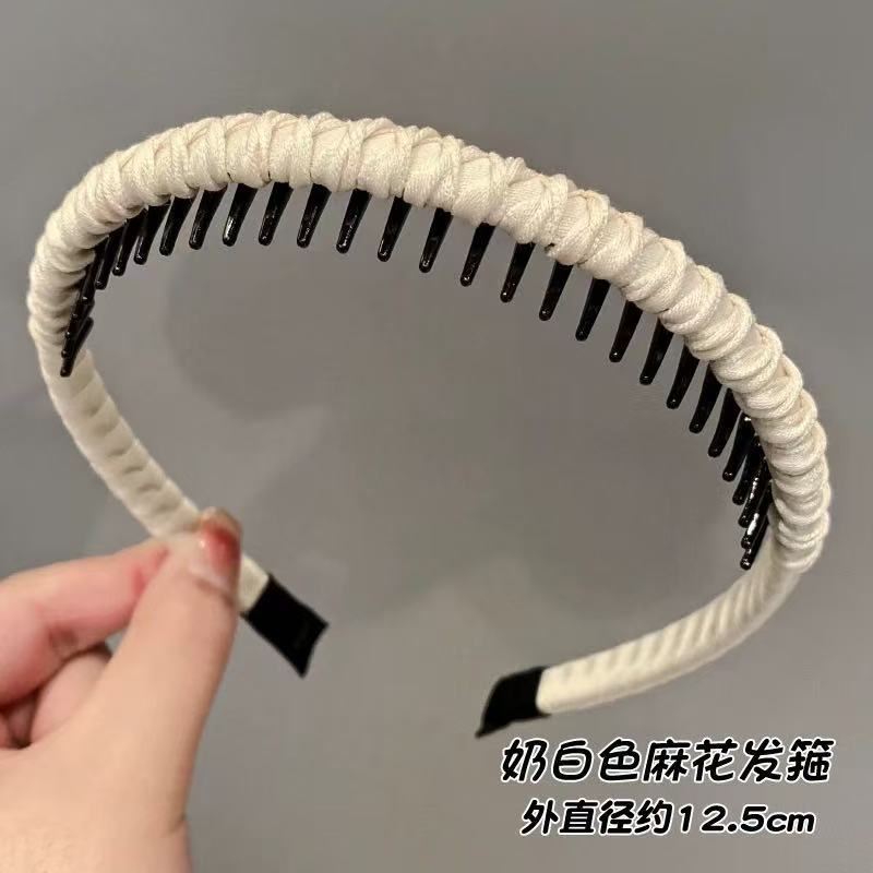 #272 fabric twisted knit off-white