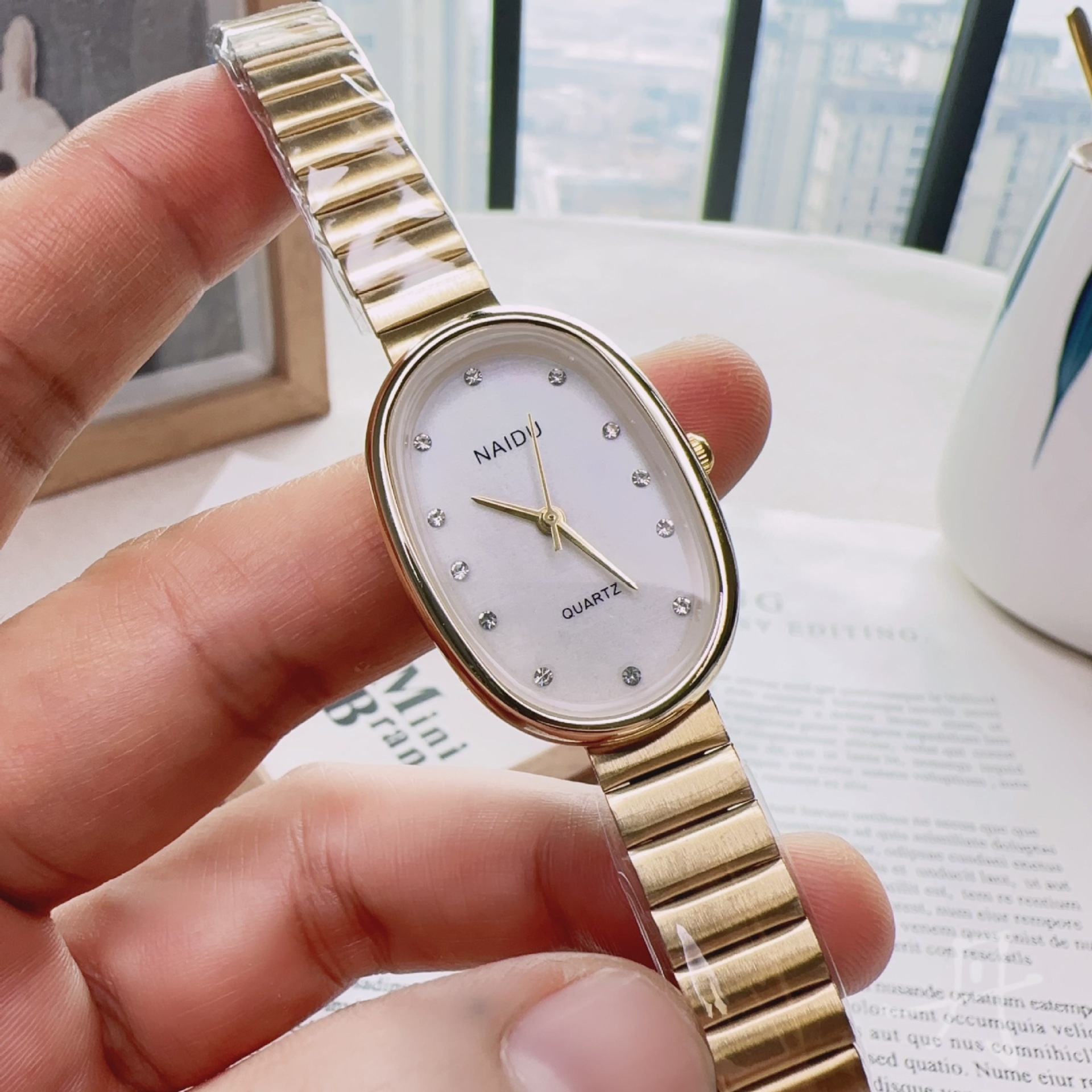 40g Weight Classic Style Solid Color Folding Buckle Quartz Watch Women's Watches