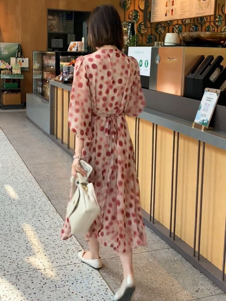 Đầm maxi nữ V cổ thắt eo chấm bi phong cách dịu dàng mùa hè 2026 — Đầm Red Wave Dot chi tiết 10