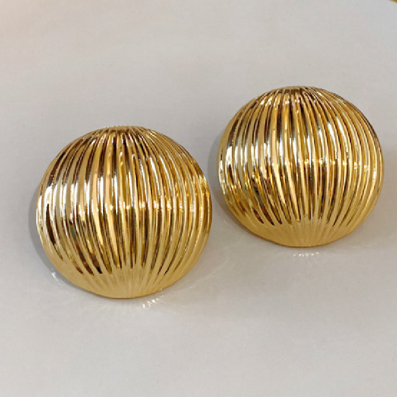 Ear Clip Without Ear Holes ~ Metal Stripe Round Exaggerated Large Earrings European and American Cold Wind Ear Clip Fashion Elegant Earrings