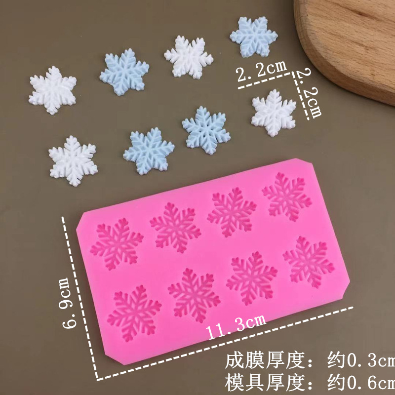 クリスマスの雪の形は砂糖の食品級のシリカゲルの鋳型のチョコレートのシリカゲルの形をひっくり返します。|undefined