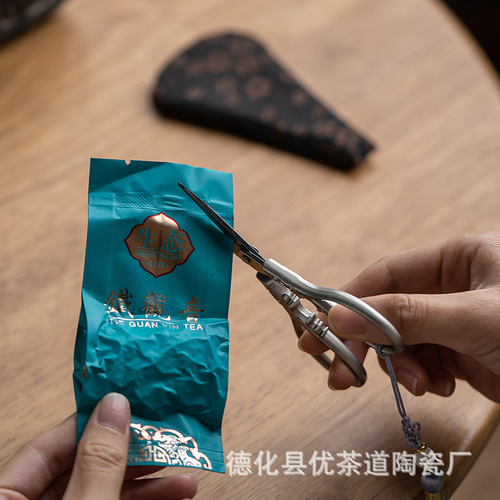 Excellent tea ceremony Chinese household small scissors, tea ceremony accessories, handmade paper scissors, stainless steel tea bags, thread scissors