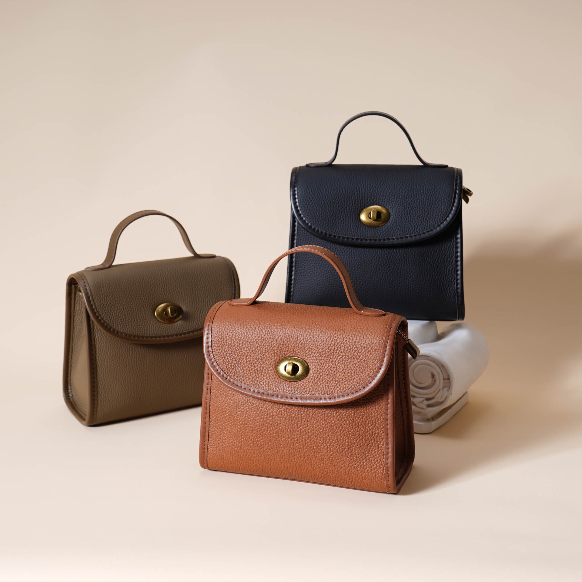 2024 새로운 가죽 어깨 여성용 가방 COWHIDE 봉투 모든 경기 유행 크로스 바디 백 틈새 캐주얼 핸드백