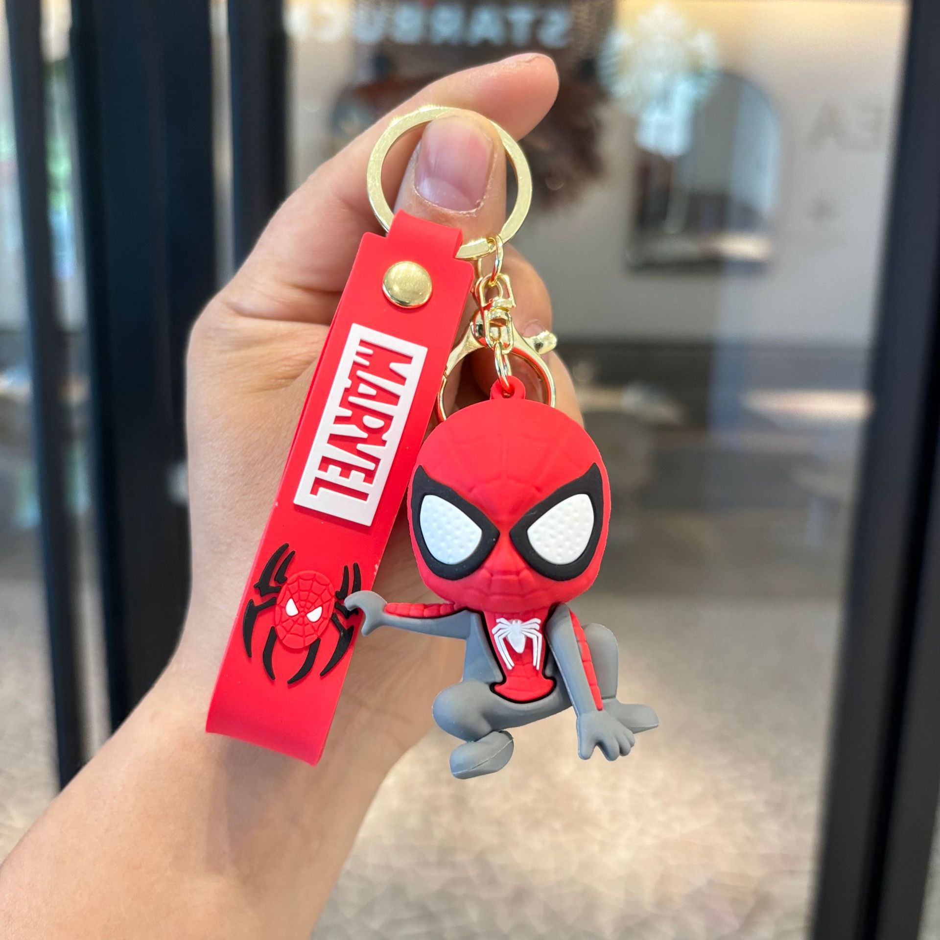 Cartoon Spider-Man llavero de PVC muñeca bolsa colgante Capitán América llavero hecho a mano pequeño regalo