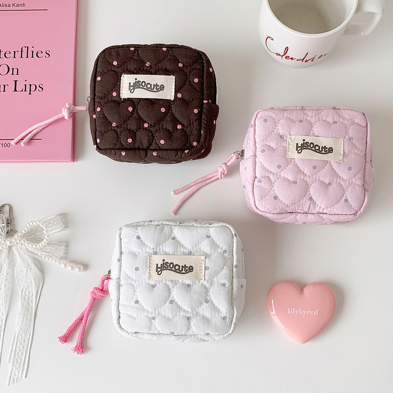 Hisocute heart-shaped quilted mini makeup bag, portable makeup storage bag, small bag for sanitary pads, lipstick, and earphones Hisocute heart-shaped quilted mini makeup bag, portable makeup storage bag, small bag for sanitary pads, lipstick, and earphones