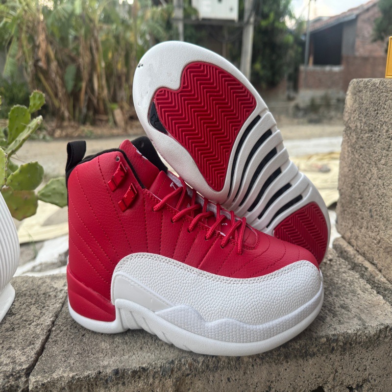 Comercio exterior Putian transfronterizo aj12 Chicago toro negro y blanco Gama azul negro y púrpura azul real Joe 12 zapatillas de baloncesto para hombres y mujeres
