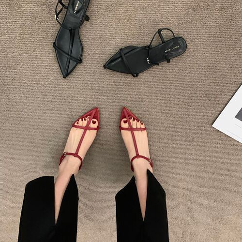 Unique French flat sandals with thin straps and red soles for women, 2025 new summer style, fairy-like pair with skirts, Roman shoes