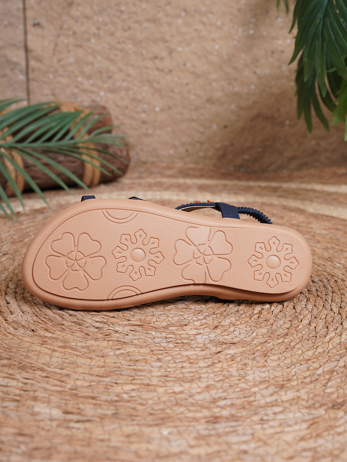 Blommiga dam-sandaler med platt sula för strand och sommar_voghion.com
